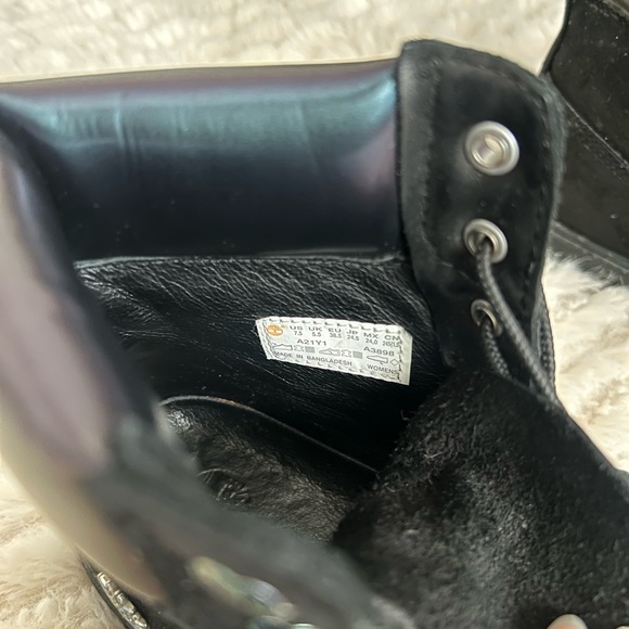 Women’s timberlands size 7.5 - Picture 2 of 4